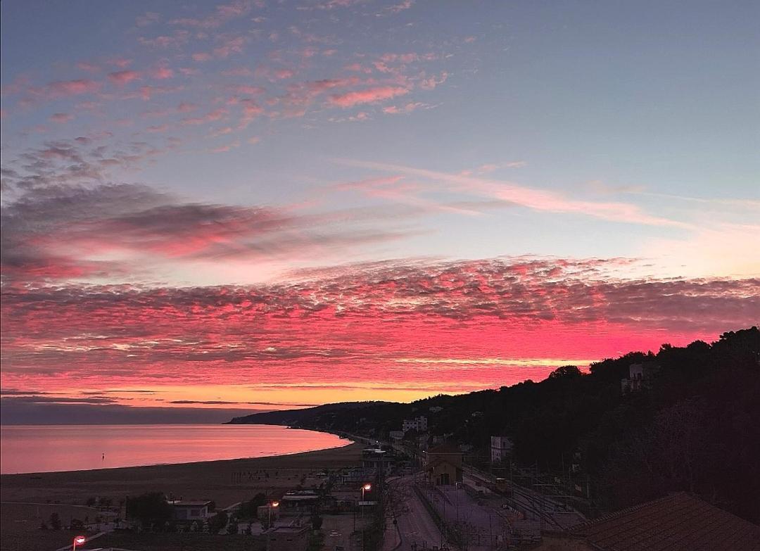 Hotel Borgo Marina Rodi Garganico Bagian luar foto