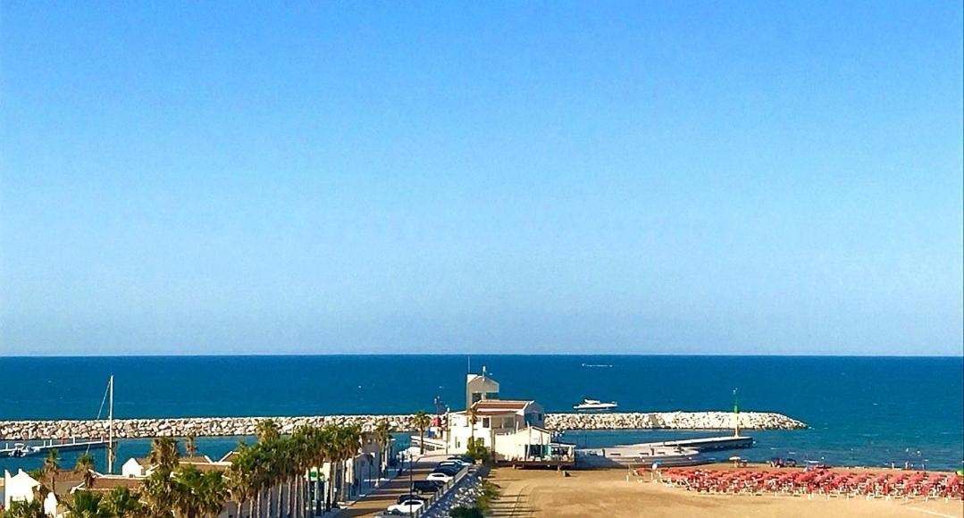 Hotel Borgo Marina Rodi Garganico Bagian luar foto