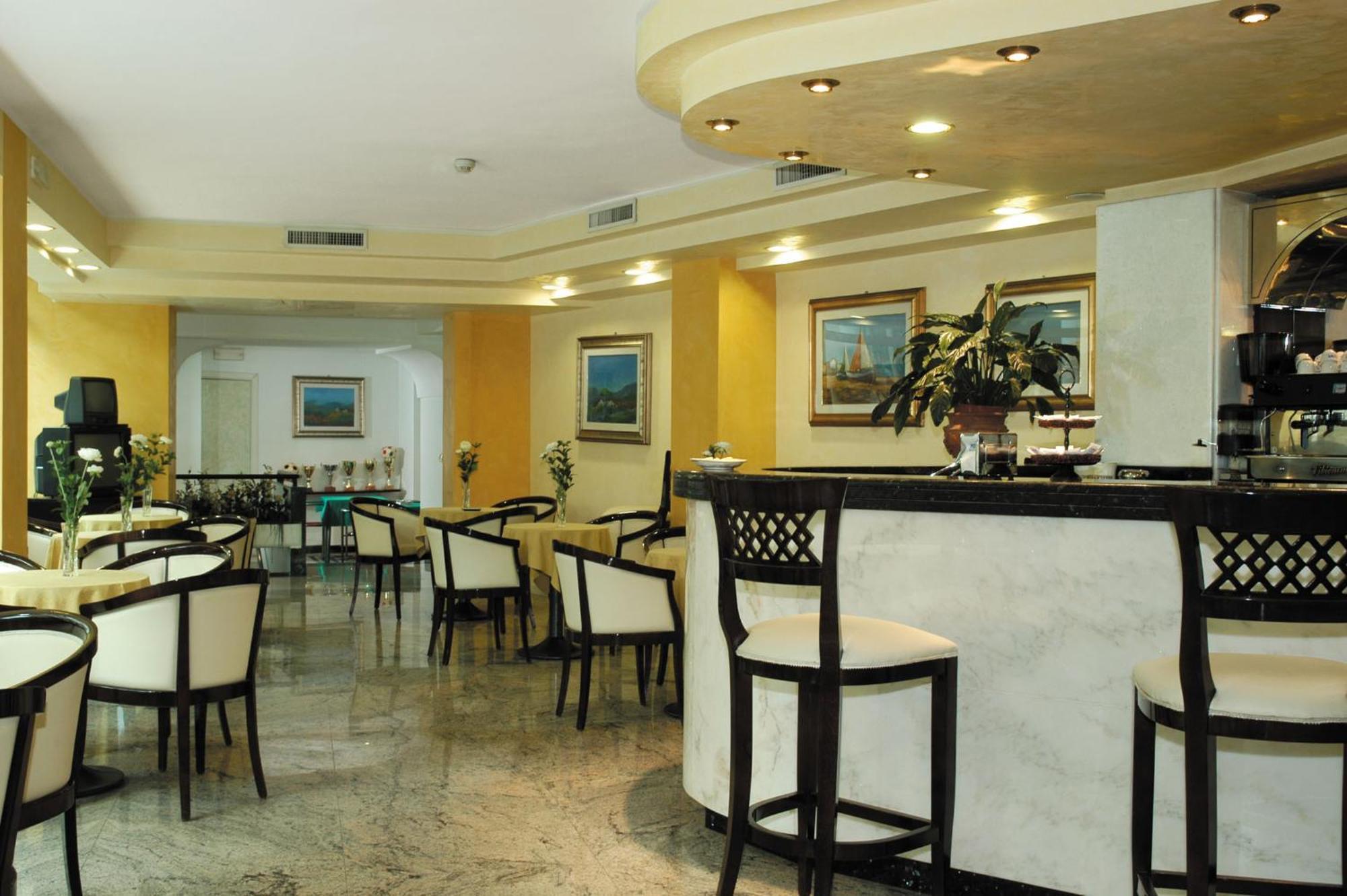 Hotel Borgo Marina Rodi Garganico Bagian luar foto