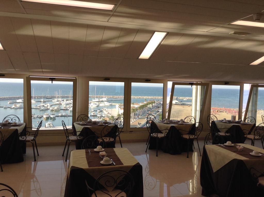 Hotel Borgo Marina Rodi Garganico Bagian luar foto