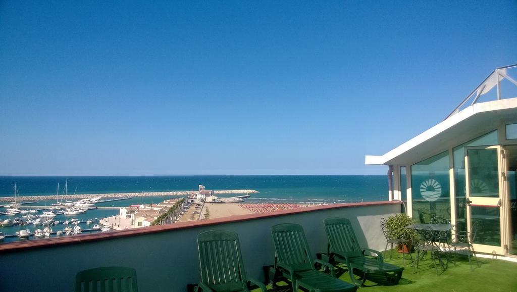 Hotel Borgo Marina Rodi Garganico Bagian luar foto